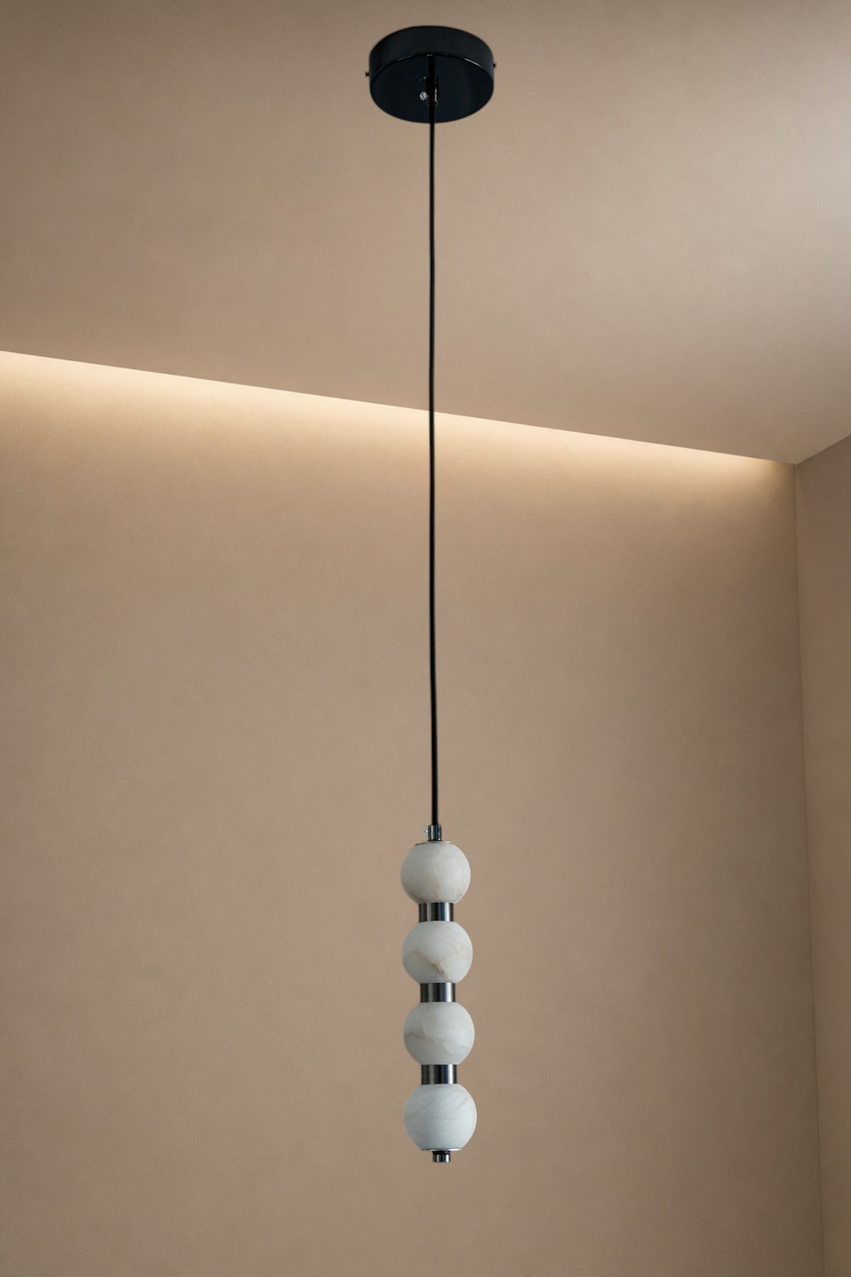 Elara Alabaster Bead Pendant Light